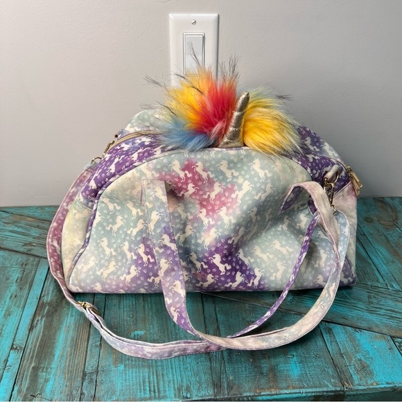 Underonesky Dalila Unicorn Overnight Duffle Bag - Picture 13 of 16